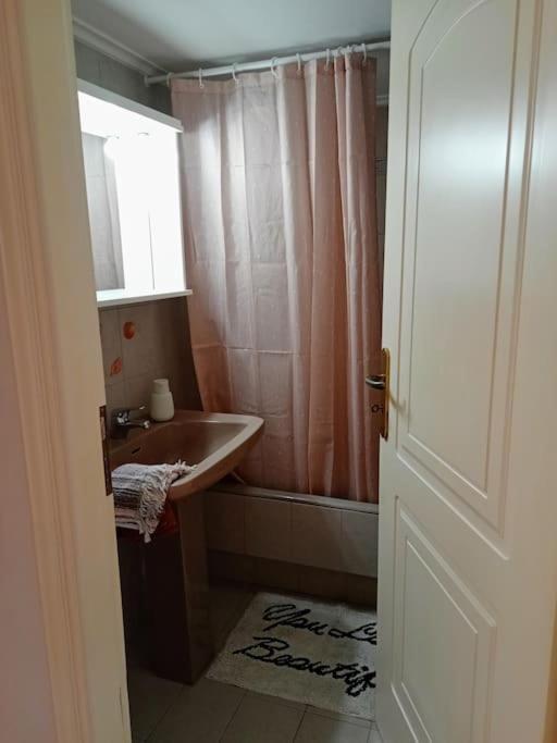 Vincent - Central 2 Bedroom Apartment 79Sqm Tripoli Exterior photo